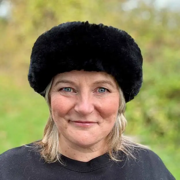 Michelle from Baa Stool wearing a Black sheepskin headband