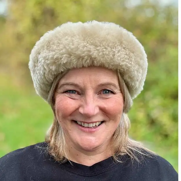 Michelle from Baa Stool wearing a Beige sheepskin headband