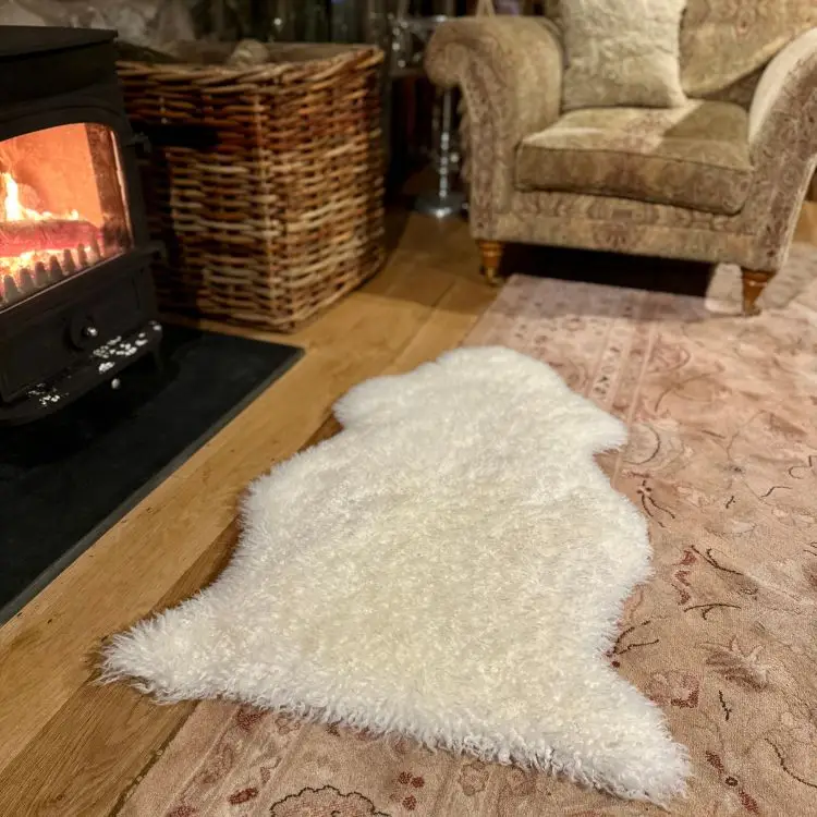 Sheepskin Yeti rug in Off White