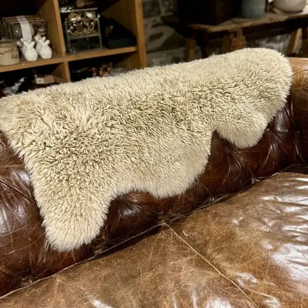 Sheepskin Yeti rug in Eggshell
