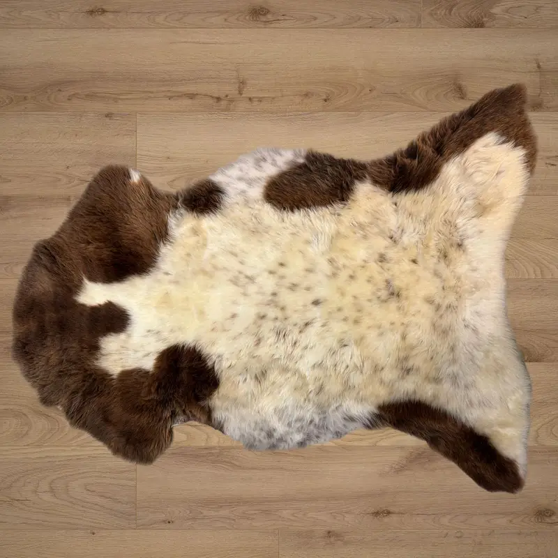 Ivory with milk chocolate freckles and feathers. A really pretty patterned rug.