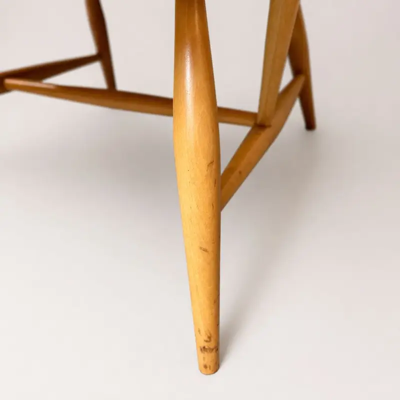 Close up of leg of Ercol Model 766 lounge chair upholstered in pale Seashell sheepskin
